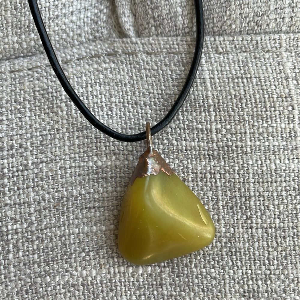 Noble Serpentine or Healerite gemstone crystal pendant necklace with cord